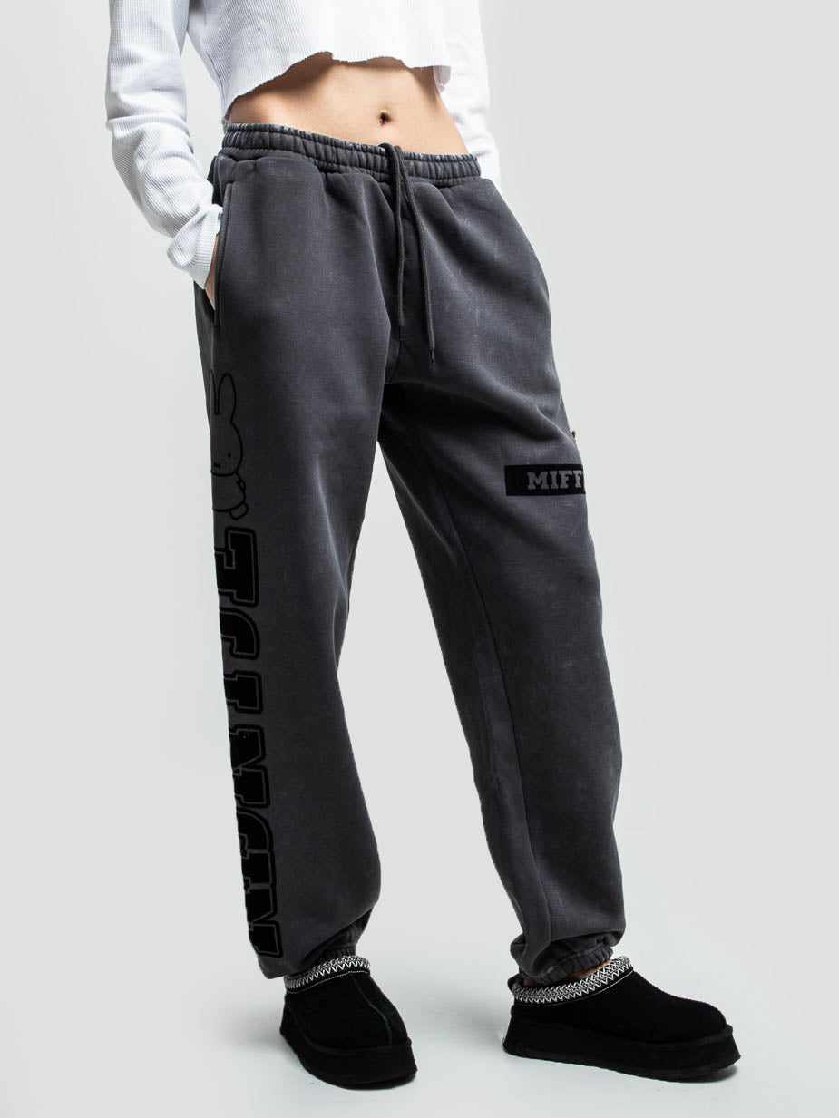 ★Matin Kim★VOLUME POCKET SWEATPANTS★大人気★ Matin Kim] CIRCLE LOGO STITCH SWEATPANTS IN BLACK 正規品